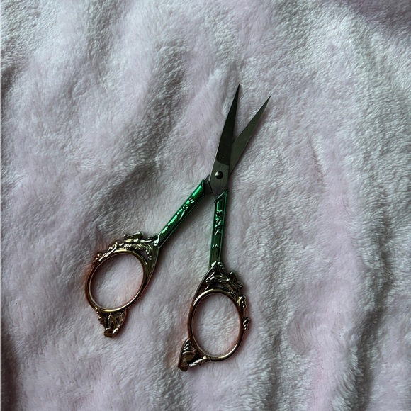Scissors - Picture 3 of 5